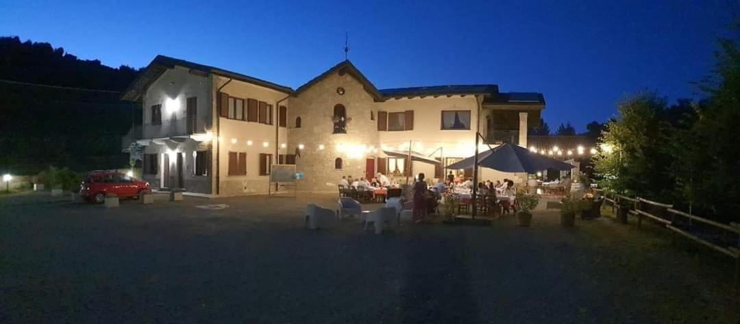 Agriturismo Cascina L'Arche Santo Stefano Belbo Exteriör bild
