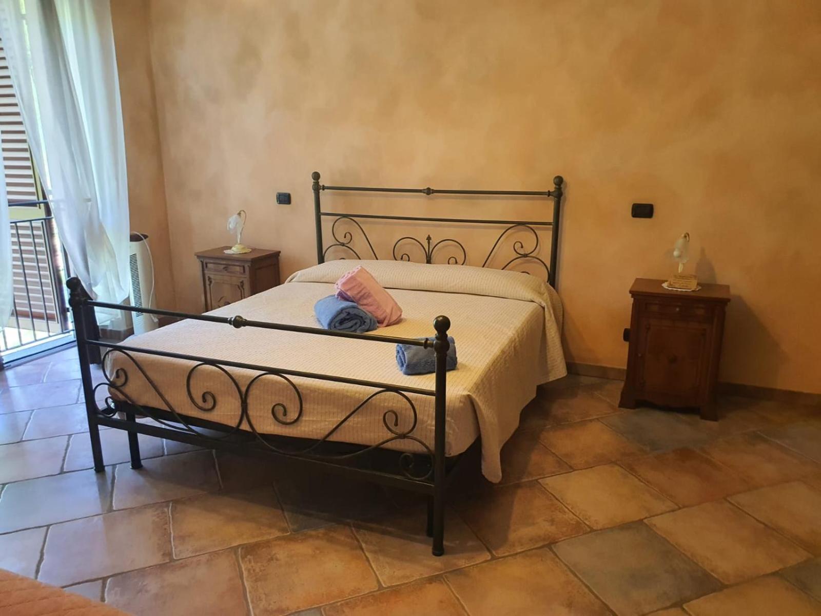 Agriturismo Cascina L'Arche Santo Stefano Belbo Exteriör bild