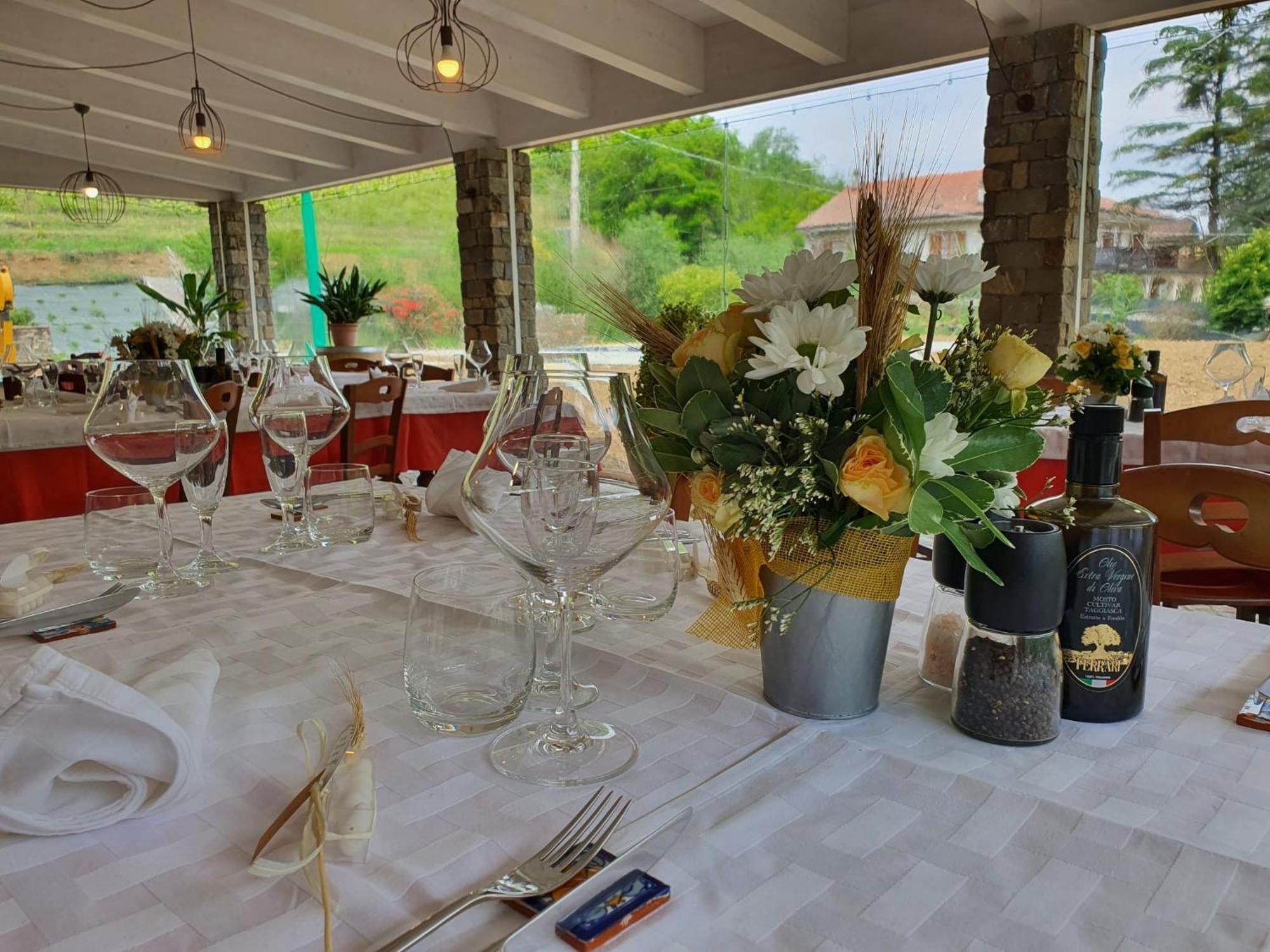 Agriturismo Cascina L'Arche Santo Stefano Belbo Exteriör bild